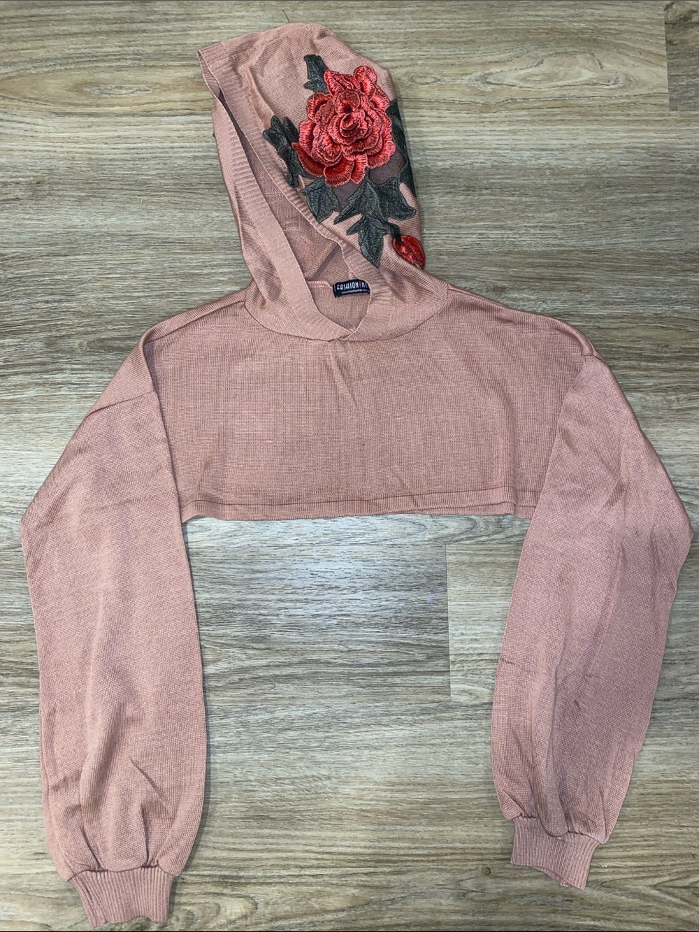 Fashion Nova Rose Applique Cropped Hoodie in Dusty Pink